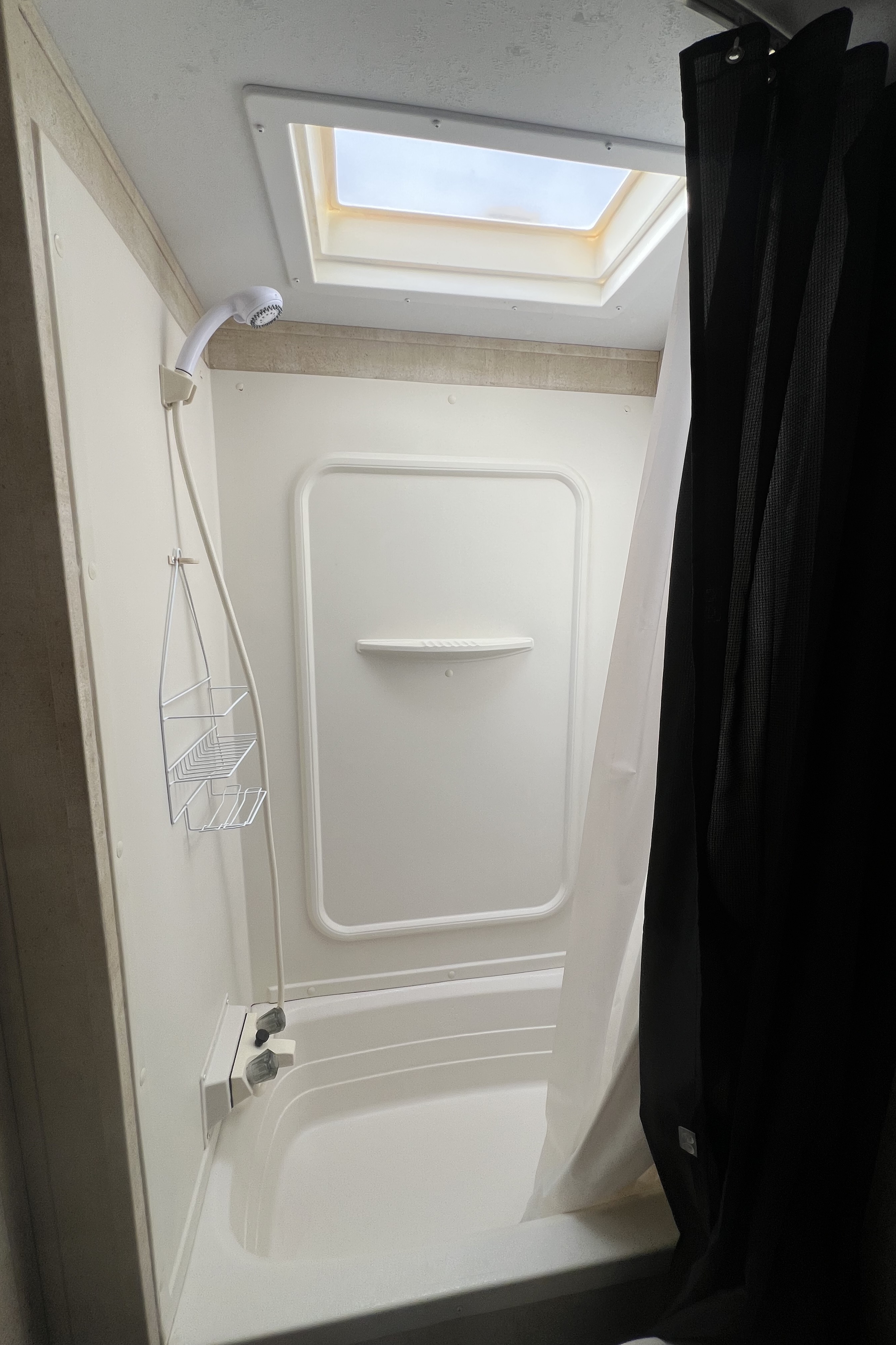 26 Feet of Vacation!! Half-Ton Towable • Sleeps 9 • Upgraded Comfort • Pet Friendly
