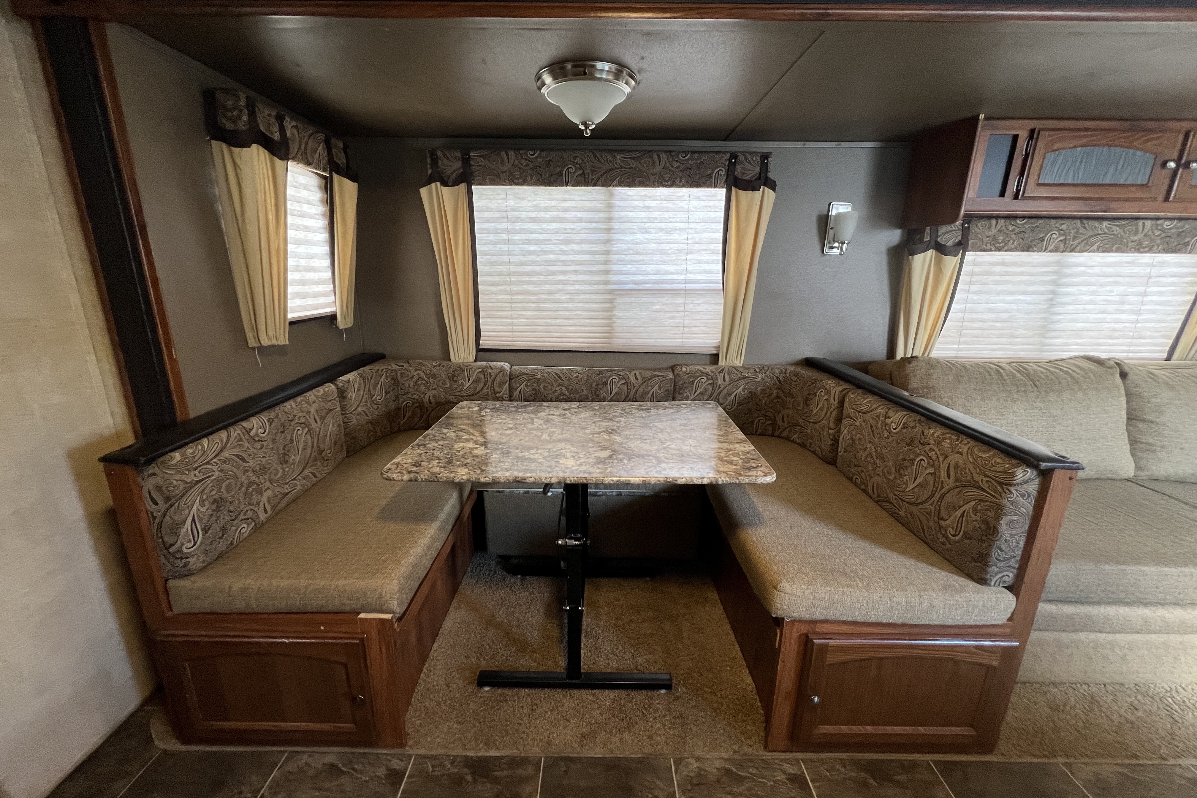 26 Feet of Vacation!! Half-Ton Towable • Sleeps 9 • Upgraded Comfort • Pet Friendly