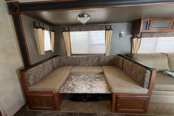 26 Feet of Vacation!! Half-Ton Towable • Sleeps 9 • Upgraded Comfort • Pet Friendly