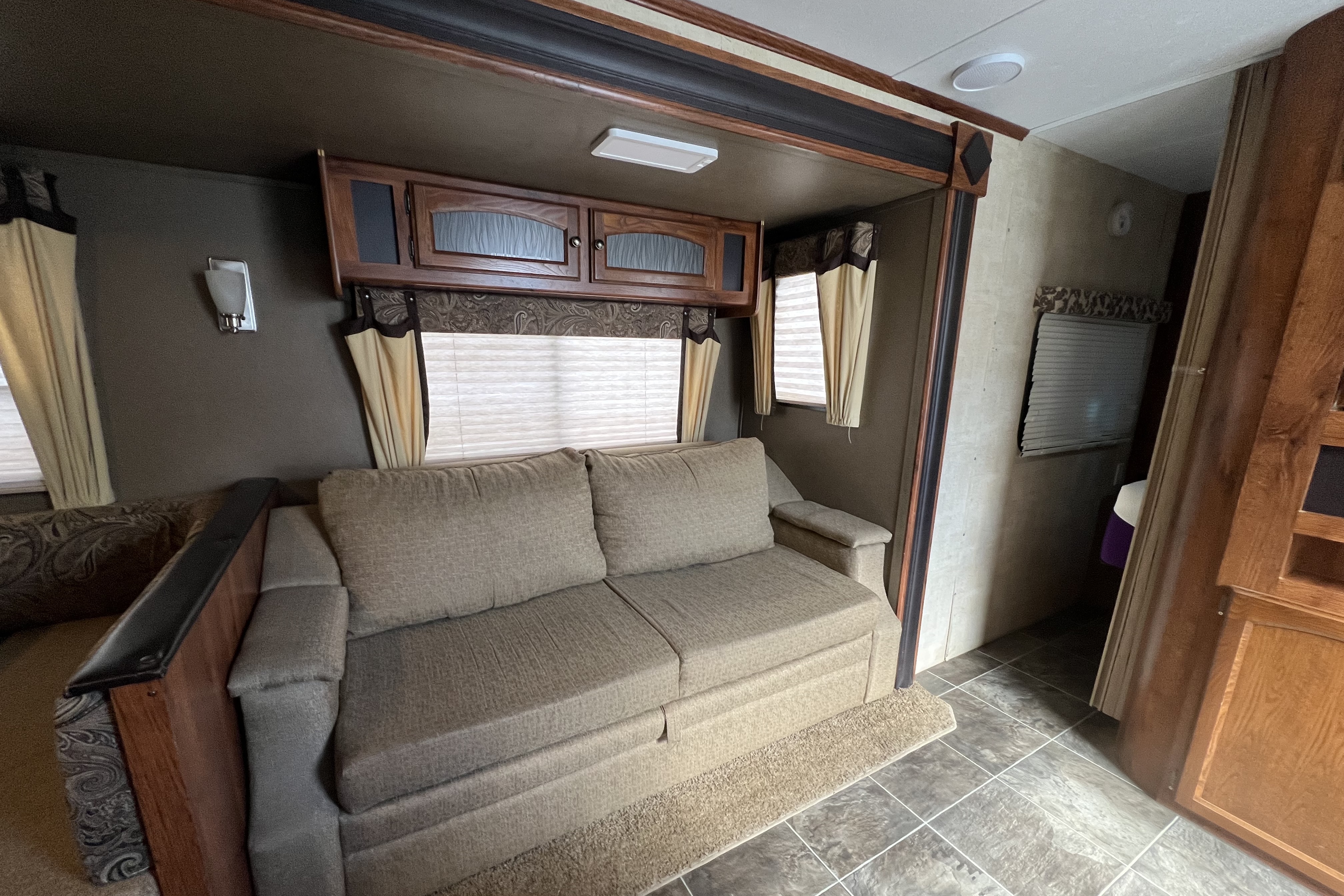 26 Feet of Vacation!! Half-Ton Towable • Sleeps 9 • Upgraded Comfort • Pet Friendly