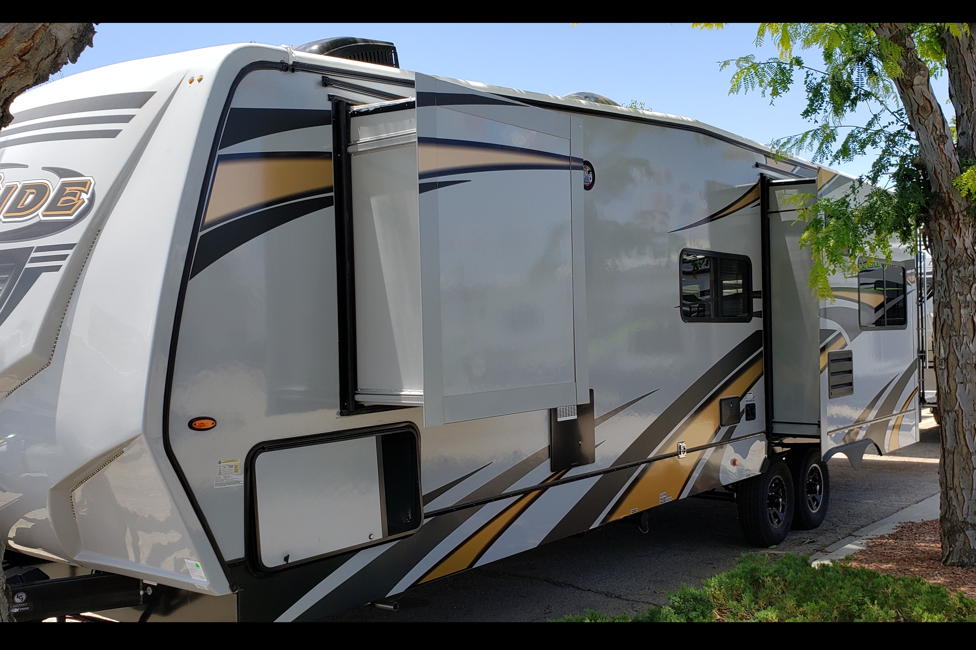J&M Rentals ,Eclipse RV Attitude 28IBG Toy Hauler