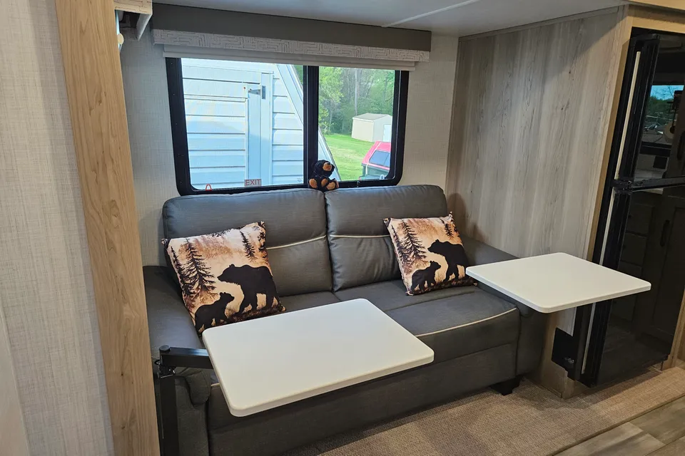 Bear Hug Retreat - Your comfy home away from home!