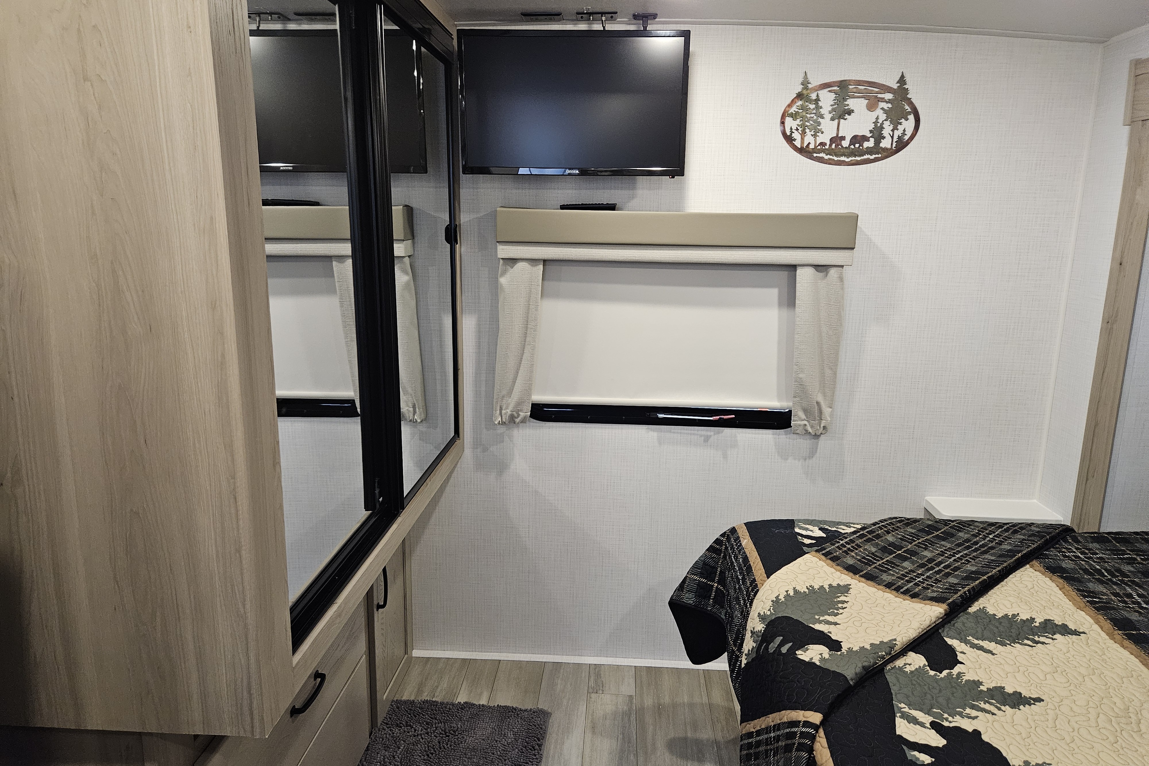 Bear Hug Retreat - Your comfy home away from home!