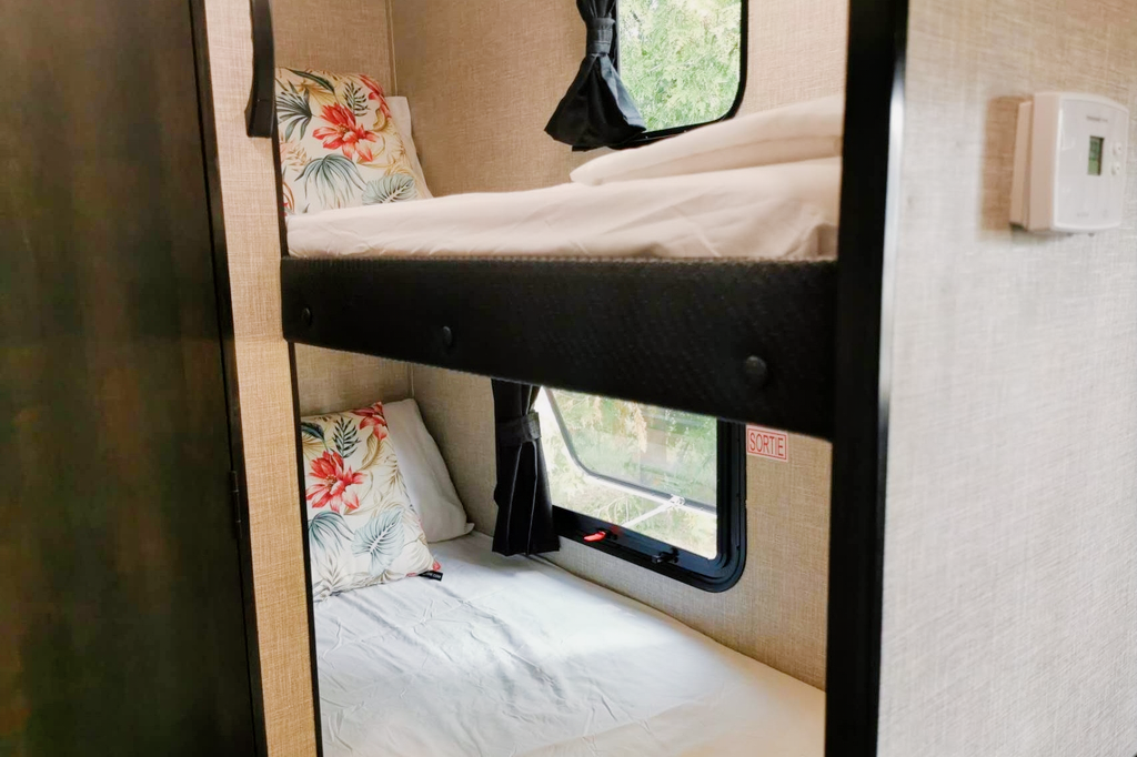 Midsize SUV Towable, New 2022 Jayco Jay Flight SLX 7, 174BH Bunkhouse 