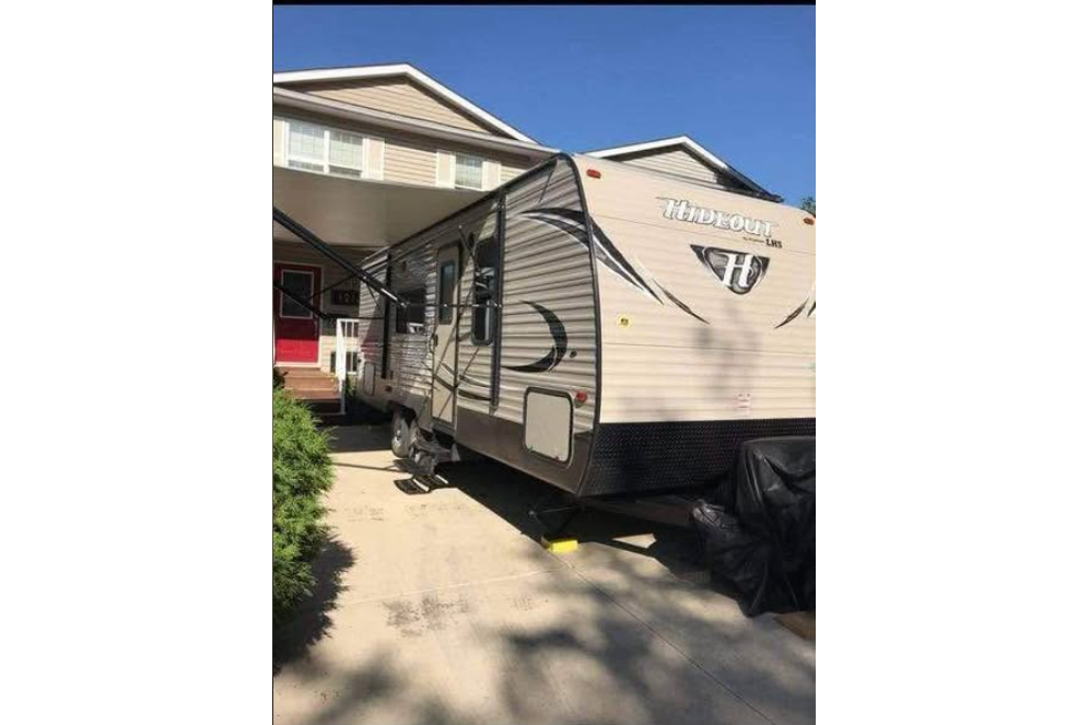 Bayani 's Keystone Hideout Travel Trailer