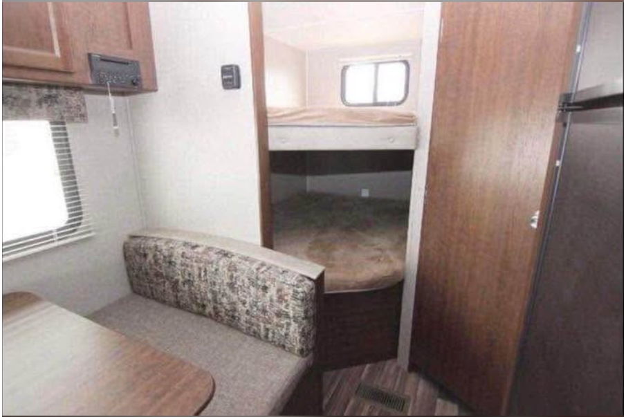 Bayani 's Keystone Hideout Travel Trailer