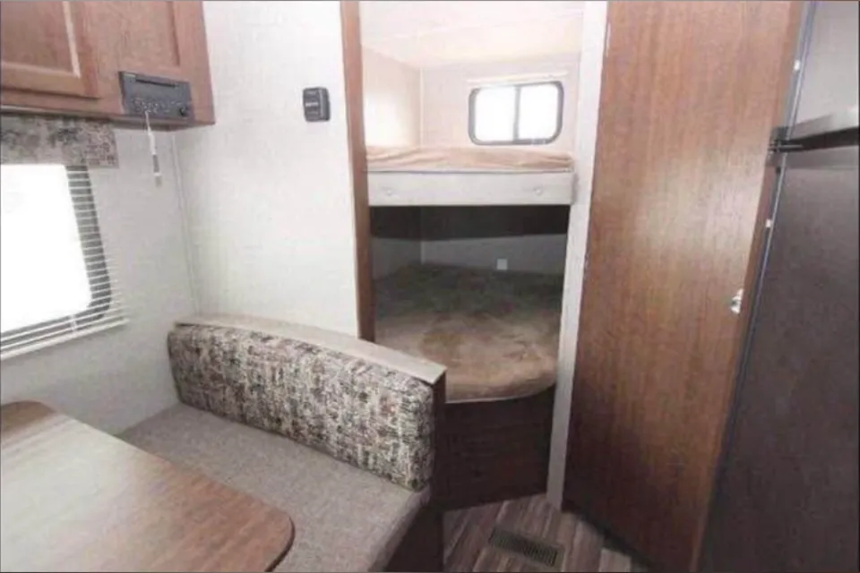 Bayani 's Keystone Hideout Travel Trailer