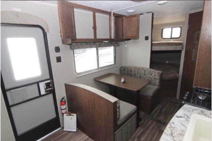Bayani 's Keystone Hideout Travel Trailer