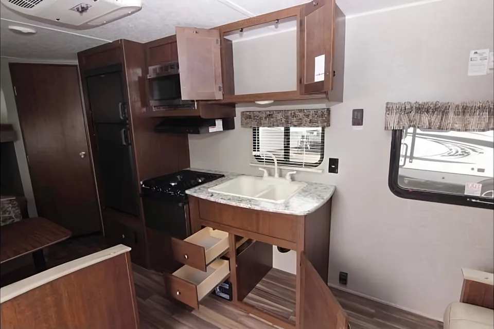 Bayani 's Keystone Hideout Travel Trailer