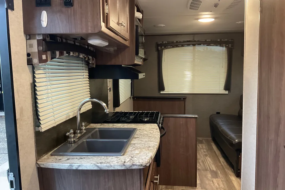 Barry's Heartland Pioneer RD 190 Travel Trailer