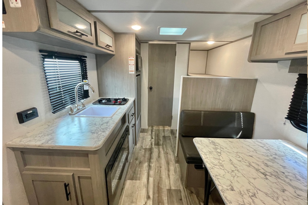 Yamil's Coleman Lantern lt Travel Trailer