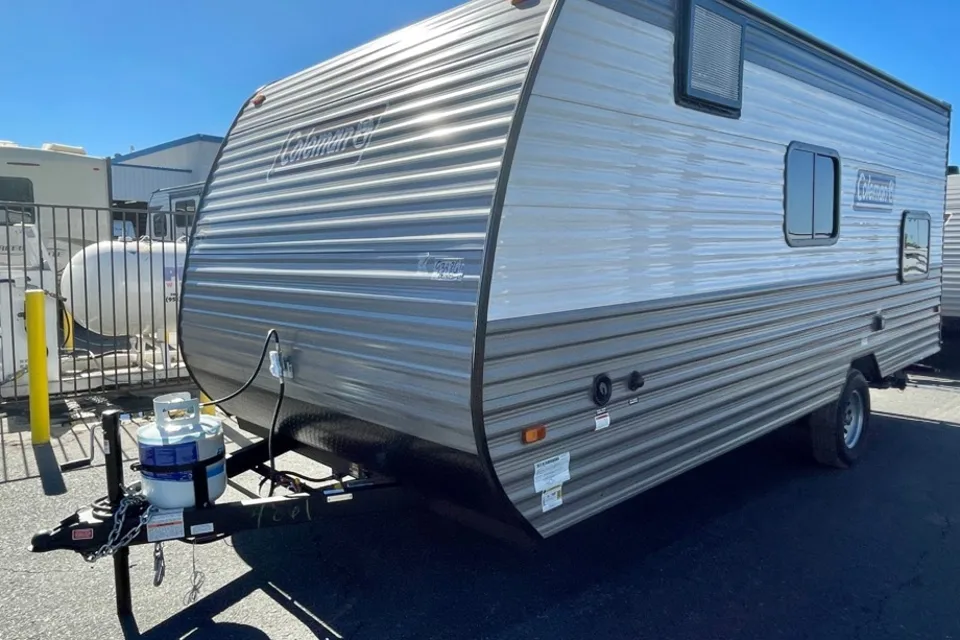 Yamil's Coleman Lantern lt Travel Trailer