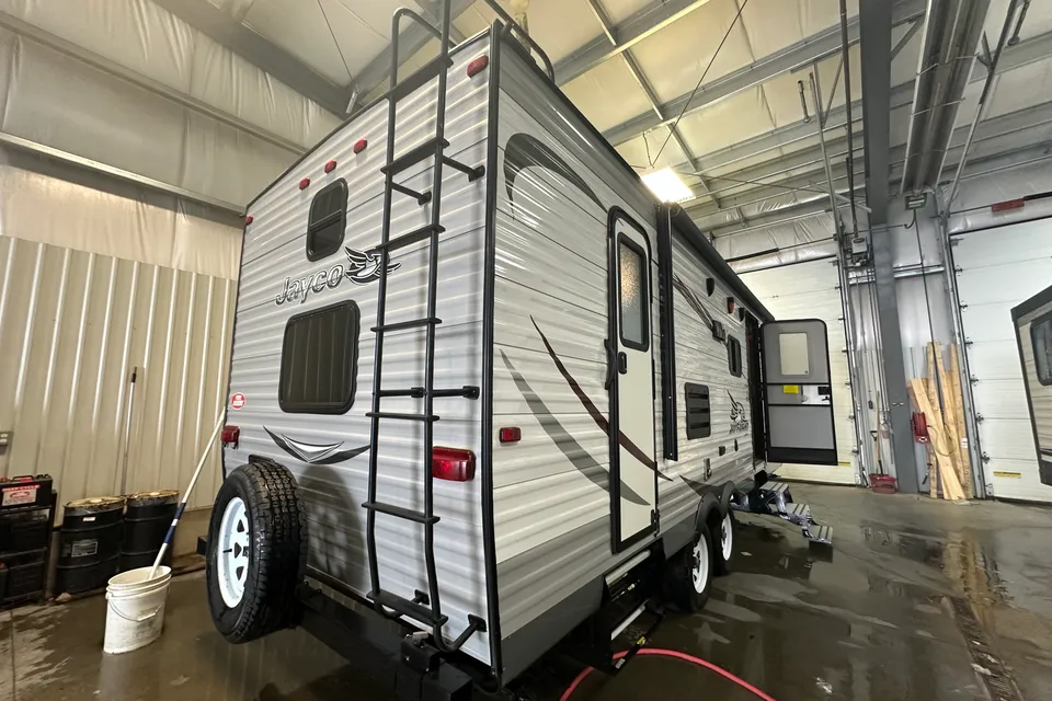 EM Jay flight 23 MBH Travel Trailer