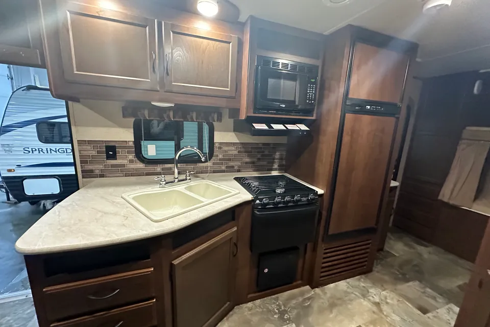 EM Jay flight 23 MBH Travel Trailer