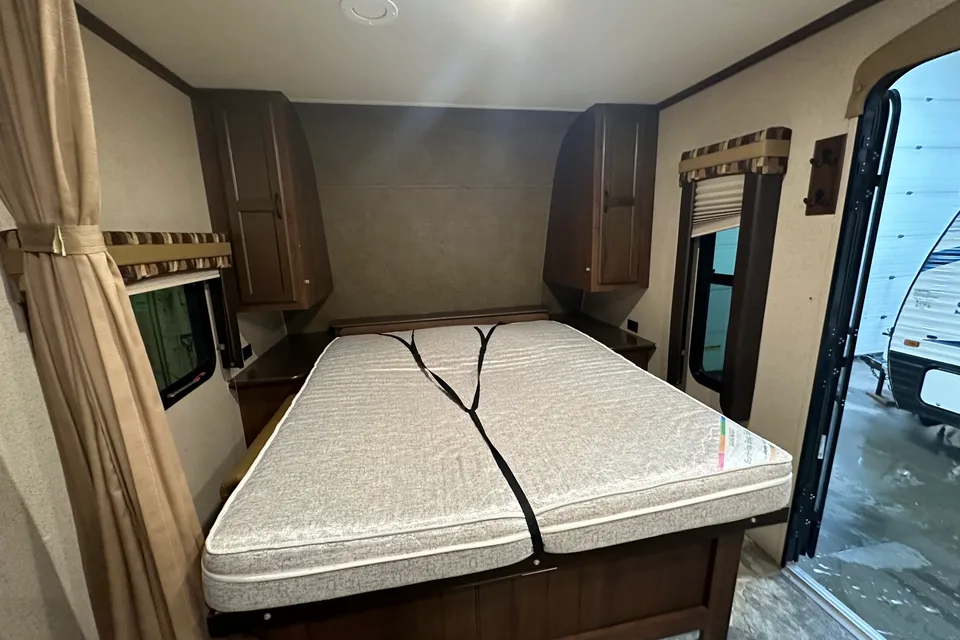 EM Jay flight 23 MBH Travel Trailer