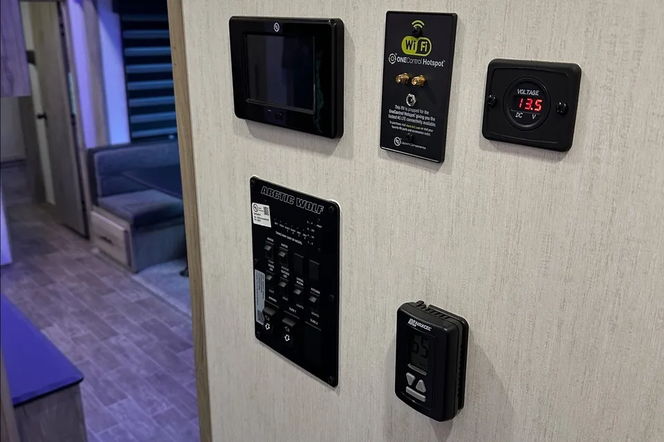 2021 Arctic Wolf 287BH Fifth Wheel, Sleeps up to 10!