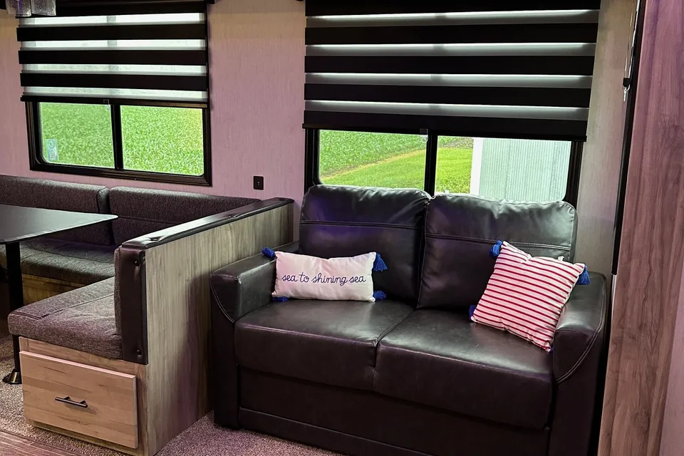 2021 Arctic Wolf 287BH Fifth Wheel, Sleeps up to 10!