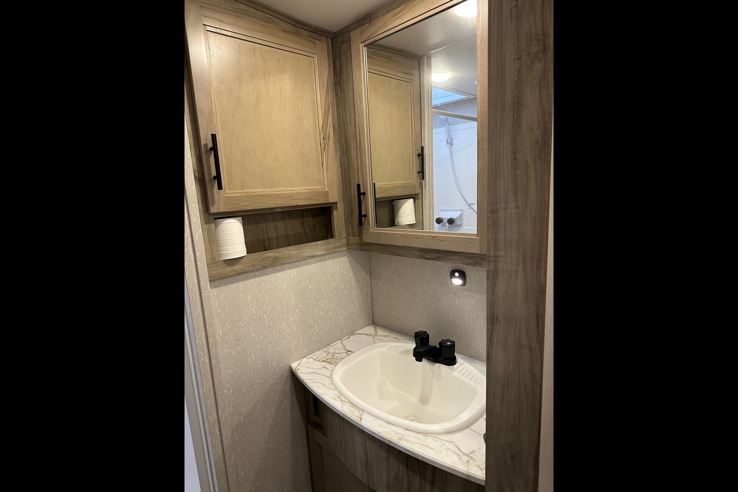 2021 Arctic Wolf 287BH Fifth Wheel, Sleeps up to 10!