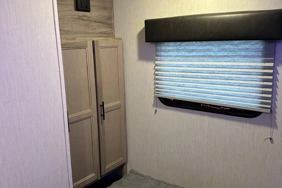 2021 Arctic Wolf 287BH Fifth Wheel, Sleeps up to 10!