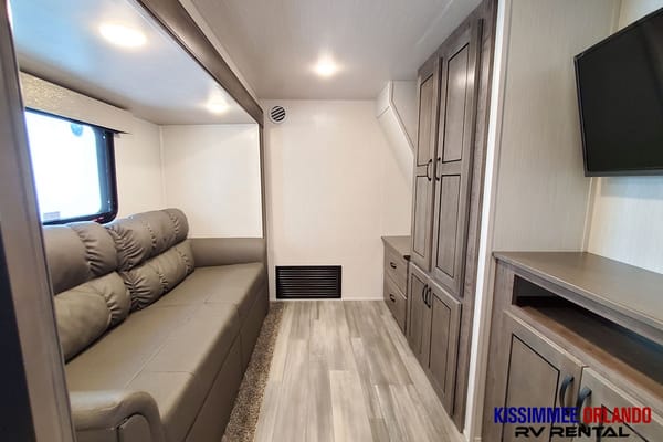 NEW 43' LUXURY 2 BEDROOM FIFTH WHEEL - SLEEPS 8