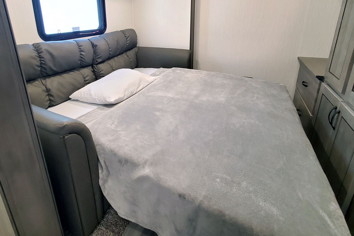 NEW 43' LUXURY 2 BEDROOM FIFTH WHEEL - SLEEPS 8