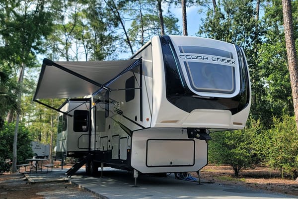 NEW 43' LUXURY 2 BEDROOM FIFTH WHEEL - SLEEPS 8