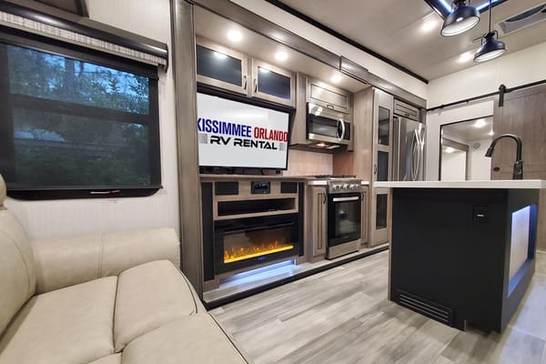 NEW 43' LUXURY 2 BEDROOM FIFTH WHEEL - SLEEPS 8
