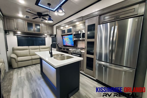 NEW 43' LUXURY 2 BEDROOM FIFTH WHEEL - SLEEPS 8
