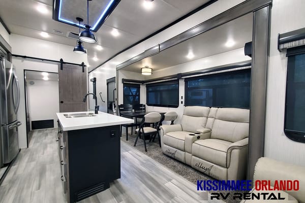 NEW 43' LUXURY 2 BEDROOM FIFTH WHEEL - SLEEPS 8