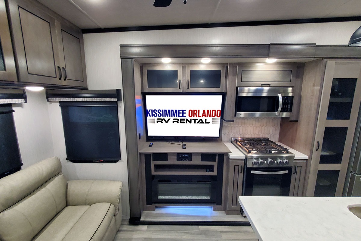 NEW 43' LUXURY 2 BEDROOM FIFTH WHEEL - SLEEPS 8