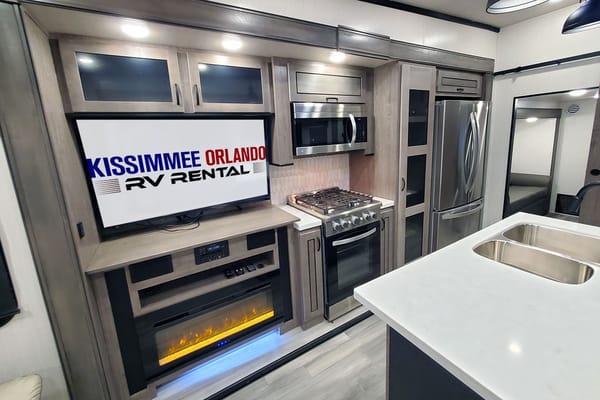 NEW 43' LUXURY 2 BEDROOM FIFTH WHEEL - SLEEPS 8