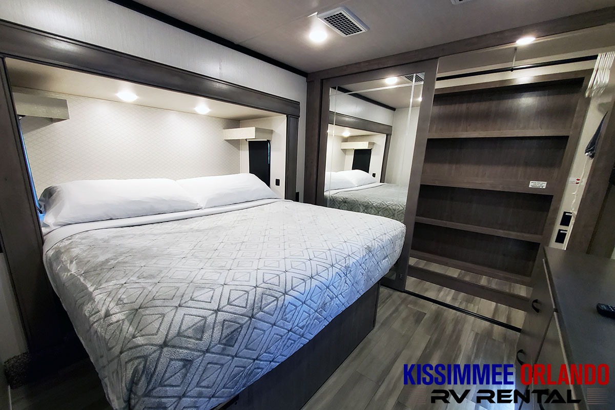 NEW 43' LUXURY 2 BEDROOM FIFTH WHEEL - SLEEPS 8