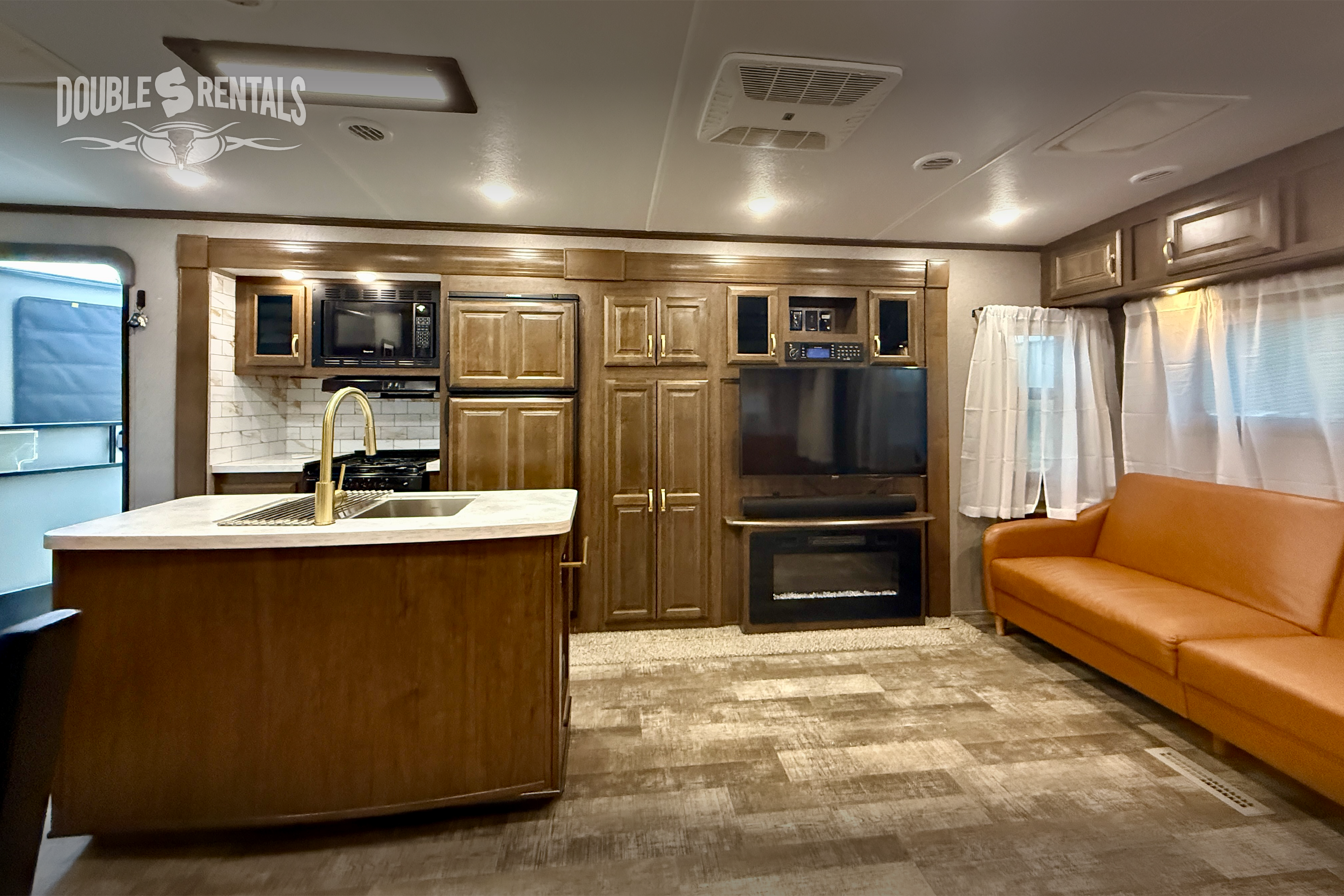 SIGNATURE w/ Private Master, Kitchen Island, Elec Fireplace & Outdoor Kitchen