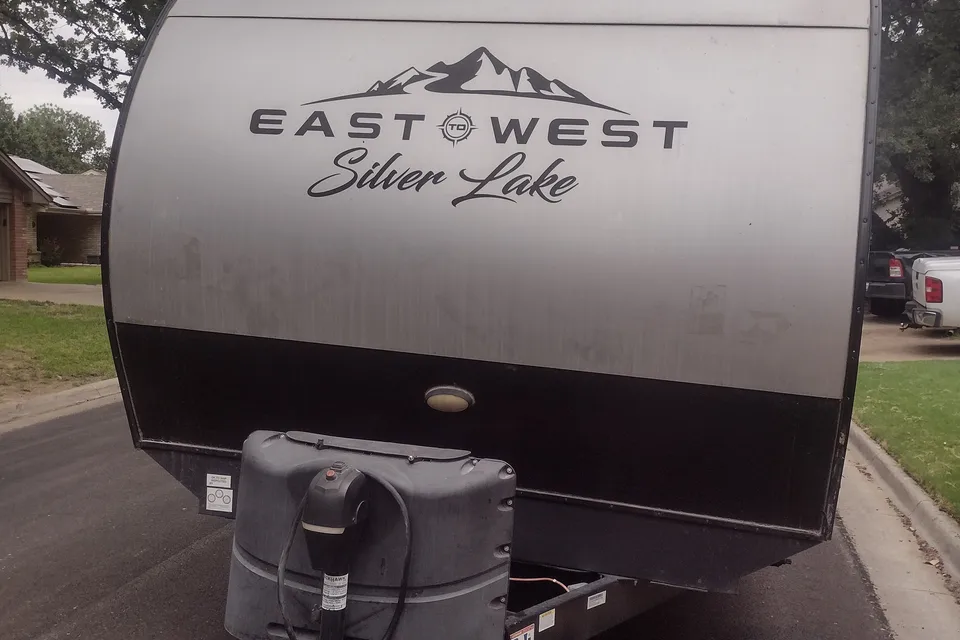 SilverLake 2 w/ Bunks: Delivery Available ($85)Fully Equipped: No Prep Fee