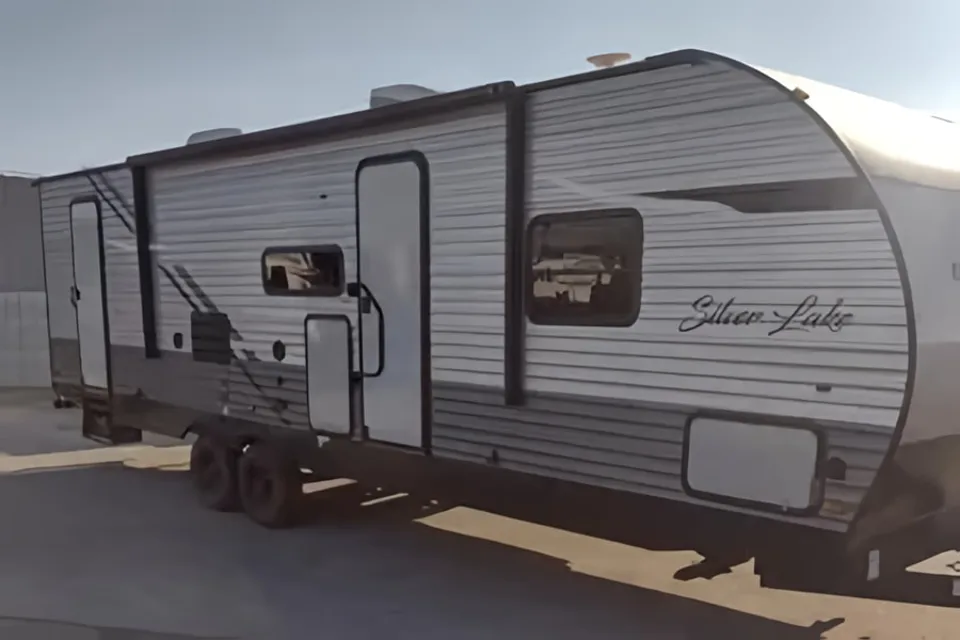 SilverLake 2 w/ Bunks: Delivery Available ($85)Fully Equipped: No Prep Fee