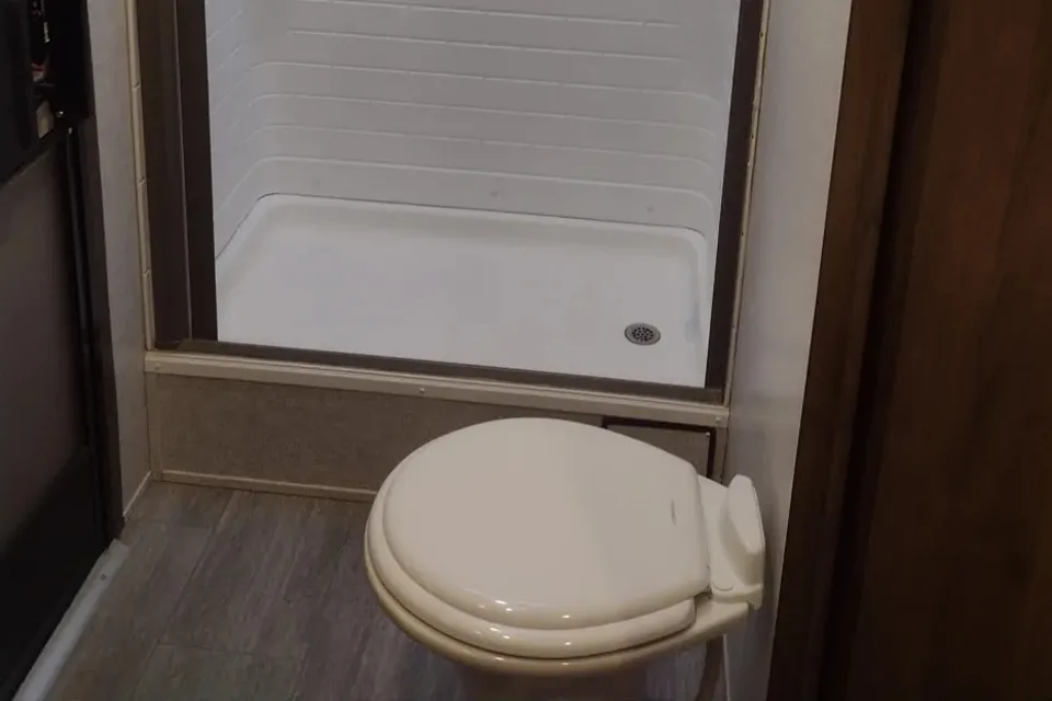 SilverLake 2 w/ Bunks: Delivery Available ($85)Fully Equipped: No Prep Fee
