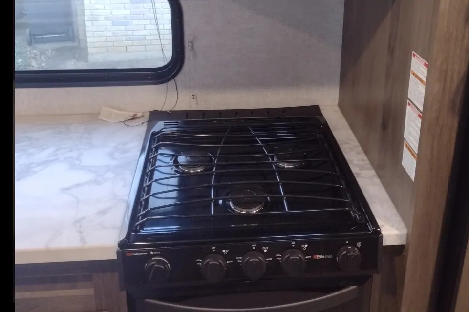 SilverLake 2 w/ Bunks: Delivery Available ($85)Fully Equipped: No Prep Fee