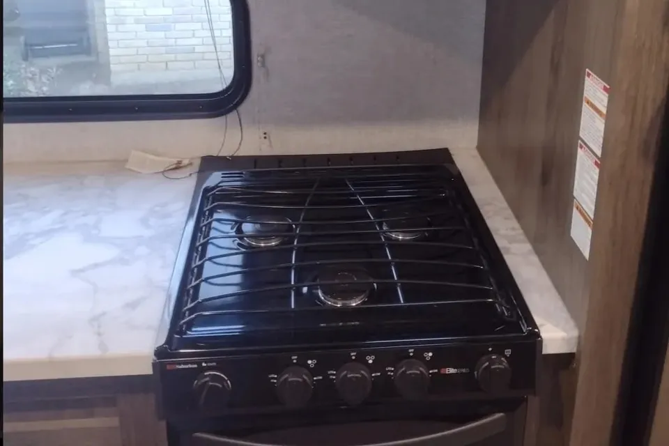 SilverLake 2 w/ Bunks: Delivery Available ($85)Fully Equipped: No Prep Fee