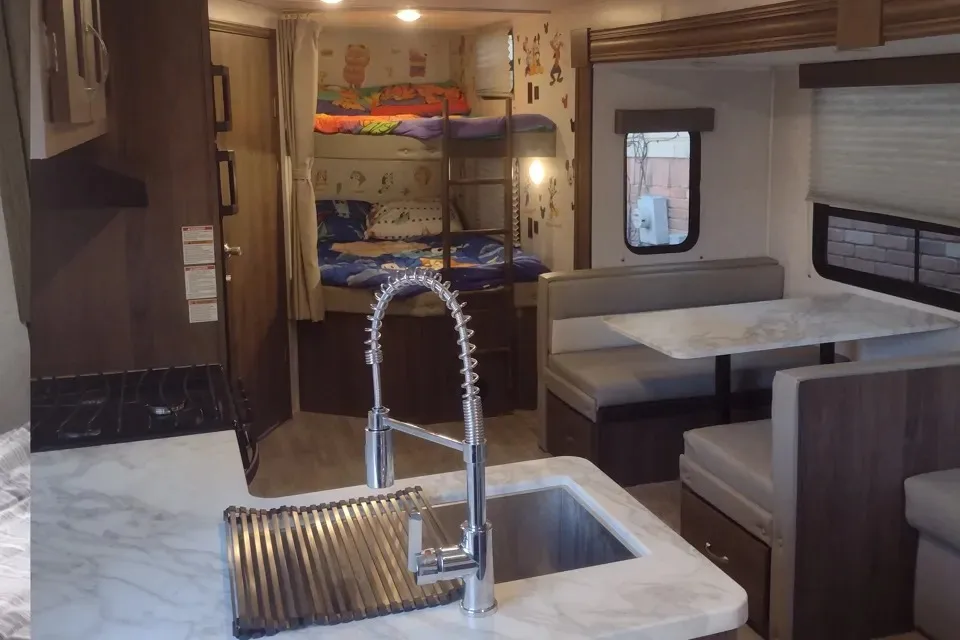 SilverLake 2 w/ Bunks: Delivery Available ($85)Fully Equipped: No Prep Fee
