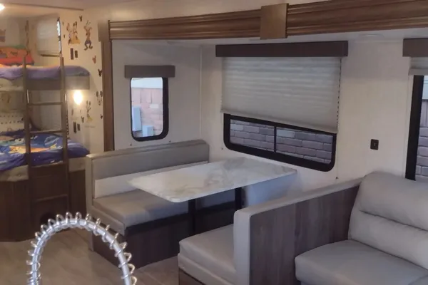 SilverLake 2 w/ Bunks: Delivery Available ($85)Fully Equipped: No Prep Fee