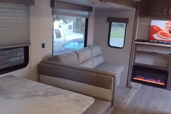 SilverLake 2 w/ Bunks: Delivery Available ($85)Fully Equipped: No Prep Fee