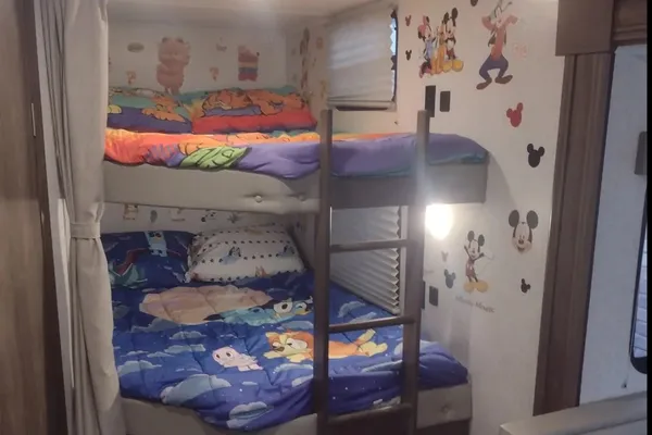 SilverLake 2 w/ Bunks: Delivery Available ($85)Fully Equipped: No Prep Fee