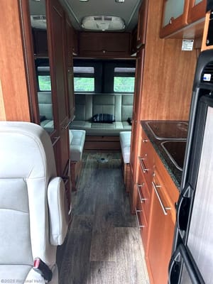 16-18mpg Fun, Premium M-BENZ Roadtrek CS Adventurous Class B