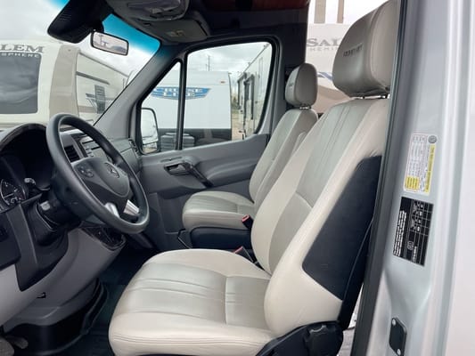 16-18mpg Fun, Premium M-BENZ Roadtrek CS Adventurous Class B