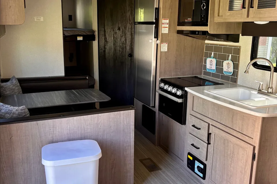 2021 Keystone Hideout 262BH Travel Trailer