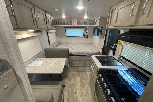 Raymond's Geo Pro Rockwood 19BH Travel Trailer