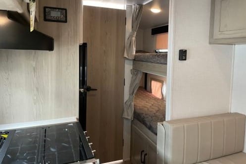 Raymond's Geo Pro Rockwood 19BH Travel Trailer