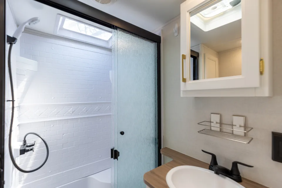 NEW & Fully Stocked Crusader! Spacious 3 Bed Bunkhouse, Sleeps 7, Family Friendly.