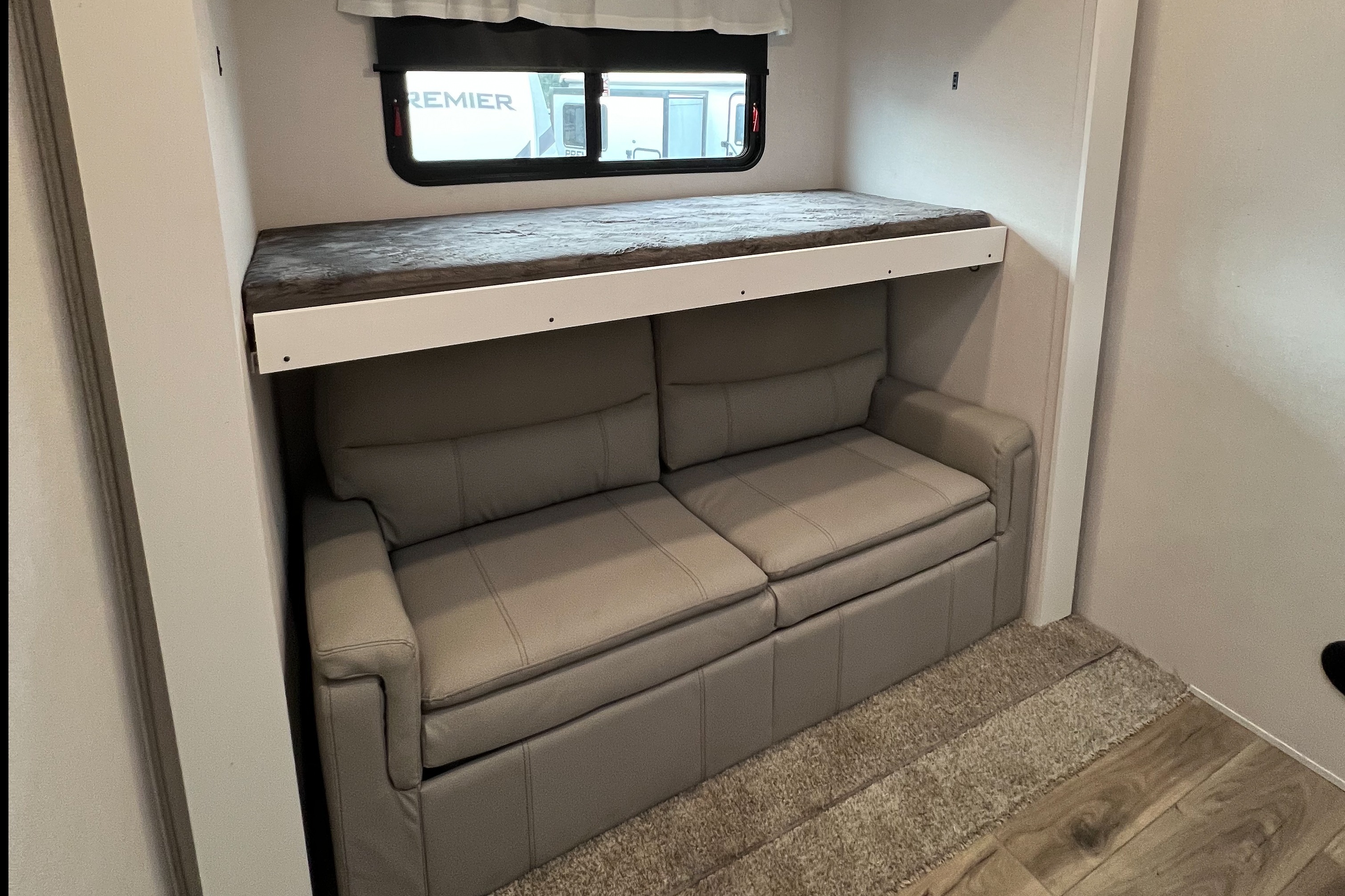 NEW & Fully Stocked Crusader! Spacious 3 Bed Bunkhouse, Sleeps 7, Family Friendly. 