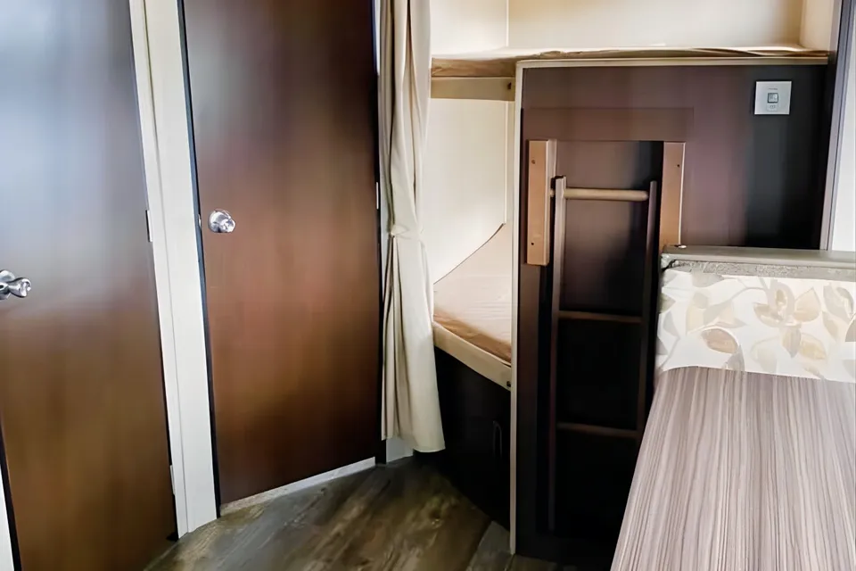 Cariboo Grey Wolf Bunk Adventure 